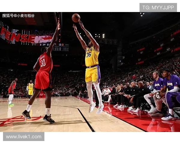 佩顿·普里查德无球跑动创造投篮机会提升关键时刻得分效率