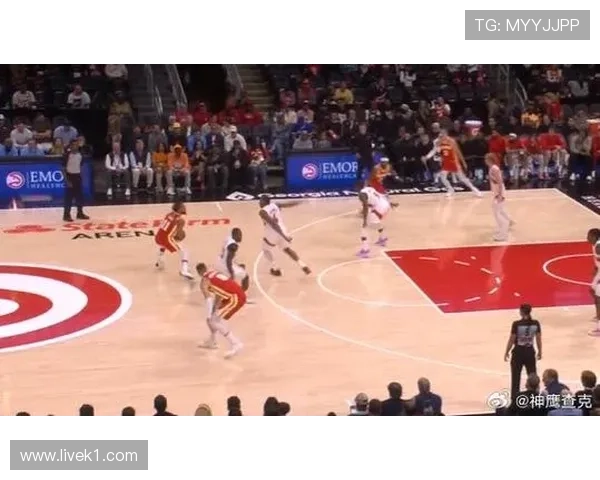 威廉姆斯挡拆后无球跑动拉开三分空间