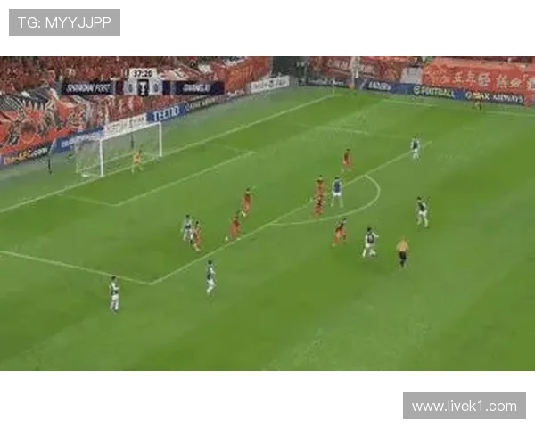 假动作规则：一般允许为过人技巧，点球中停步假动作可被判罚