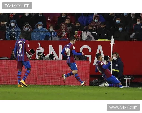 巴萨关键比赛表现起伏情况持续，对赛季走势形成制约