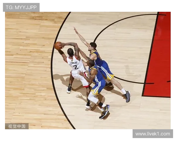 巴郎·戴维斯突破拉扯防线提升球队关键时刻得分效率