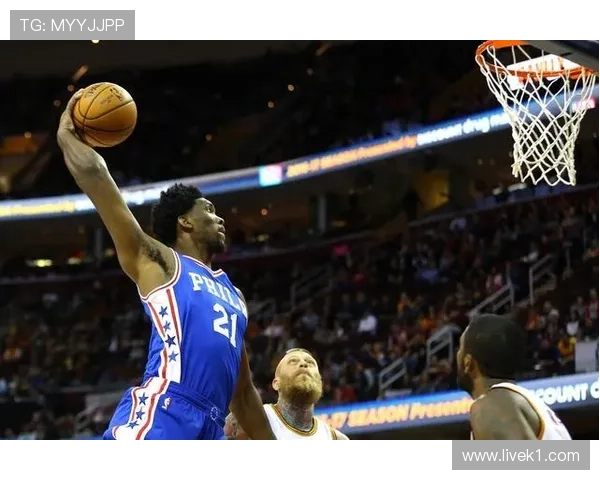 扬尼斯利用挡拆制造错位提升得分效率，显著拉开与对手内线差距